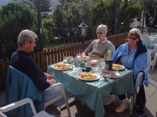 Tea Room Lido in Oberhofen (Feine Felchenfilets und einen guten Riesling-Sylvaner von Oberhofen)