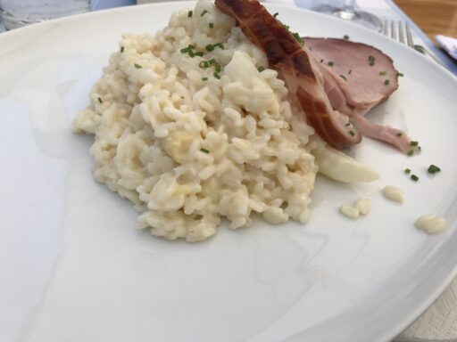 Spargelrisotto mit Beinschinken im Spargelhof