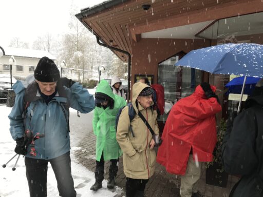 Start bei Schneetreiben