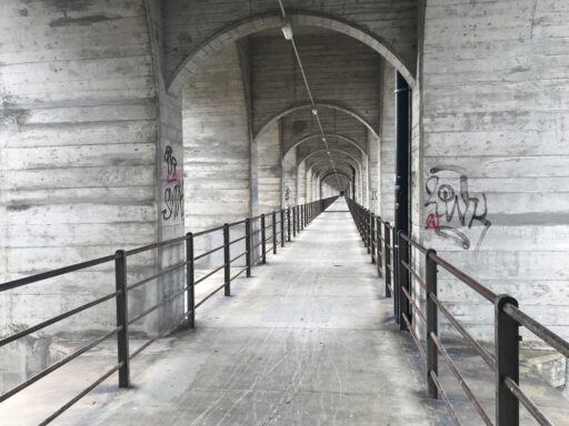 Fussgängerübergand auf dem Grandfey-Viadukt
