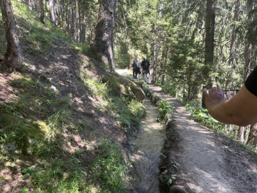 Wunderschöner Weg entlang der Suone